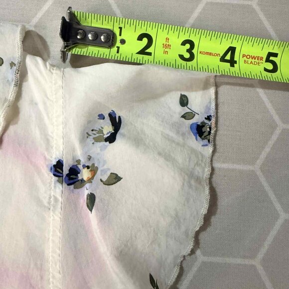 NWOT Universal Thread Cream Floral Print Cap Sleeve Blouse, Ruffles, MEDIUM - Picture 11 of 12